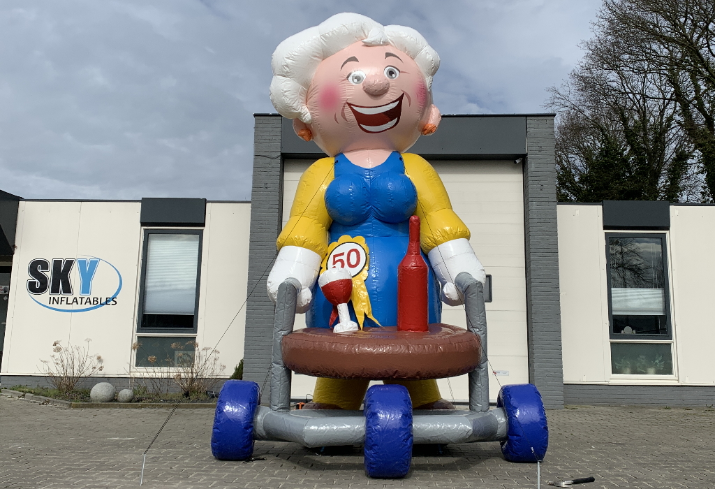 Altijd supermarkt onstabiel Sarah met rollator - Reemark Attractieverhuur